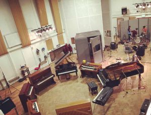 Los Nuevos Monstruos grabando en Abbey Road Studios!